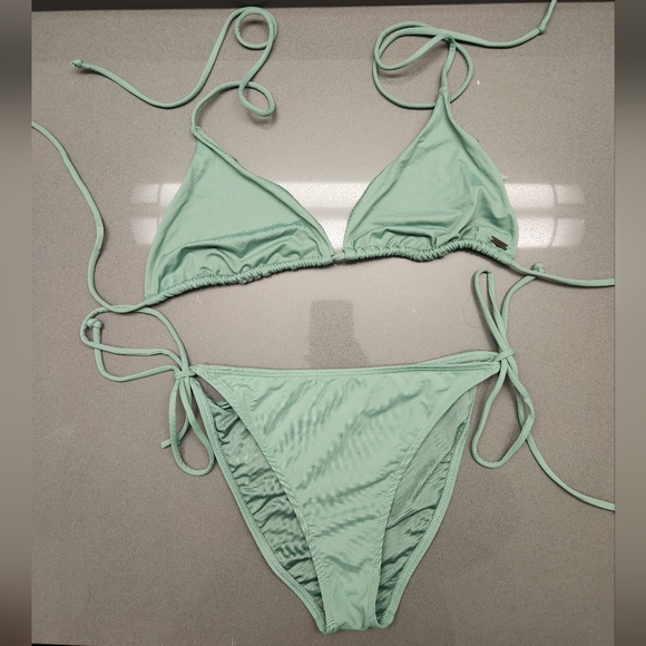 O'Neill SALTWATER SOLIDS VENICE TRIANGLE Bikini Set Size M - Picture 1 of 5
